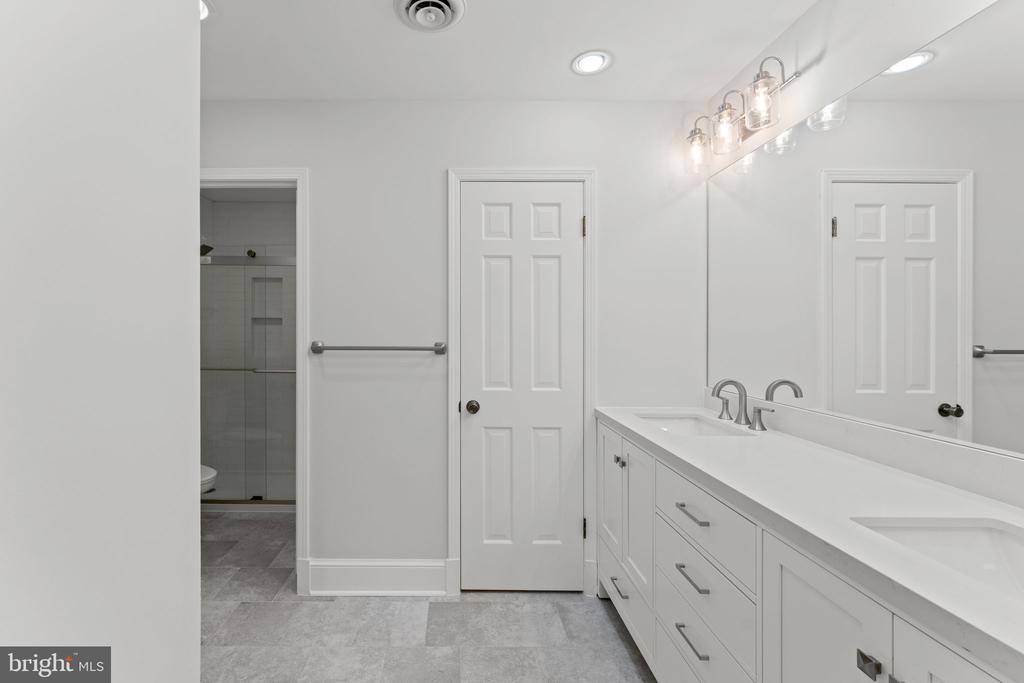 6989 FREDERICKSBURG RD, BARBOURSVILLE, Virginia 22923, 5 Bedrooms Bedrooms, ,3 BathroomsBathrooms,Residential,6989 FREDERICKSBURG RD,VAGR2000874 MLS # VAGR2000874