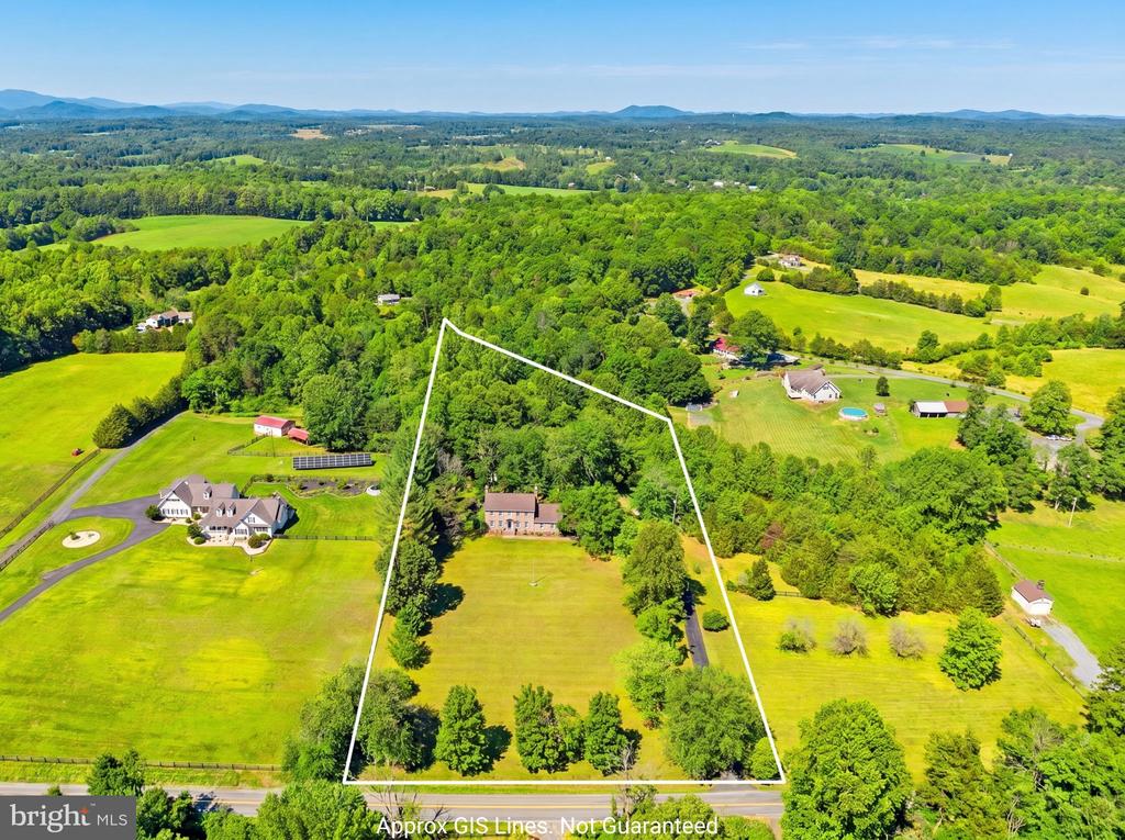 6989 FREDERICKSBURG RD, BARBOURSVILLE, Virginia 22923, 5 Bedrooms Bedrooms, ,3 BathroomsBathrooms,Residential,6989 FREDERICKSBURG RD,VAGR2000874 MLS # VAGR2000874