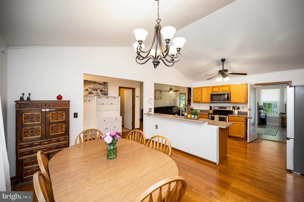 124 REPUBLIC AVE, LOCUST GROVE, Virginia 22508, 3 Bedrooms Bedrooms, ,2 BathroomsBathrooms,Residential,124 REPUBLIC AVE,VAOR2014222 MLS # VAOR2014222