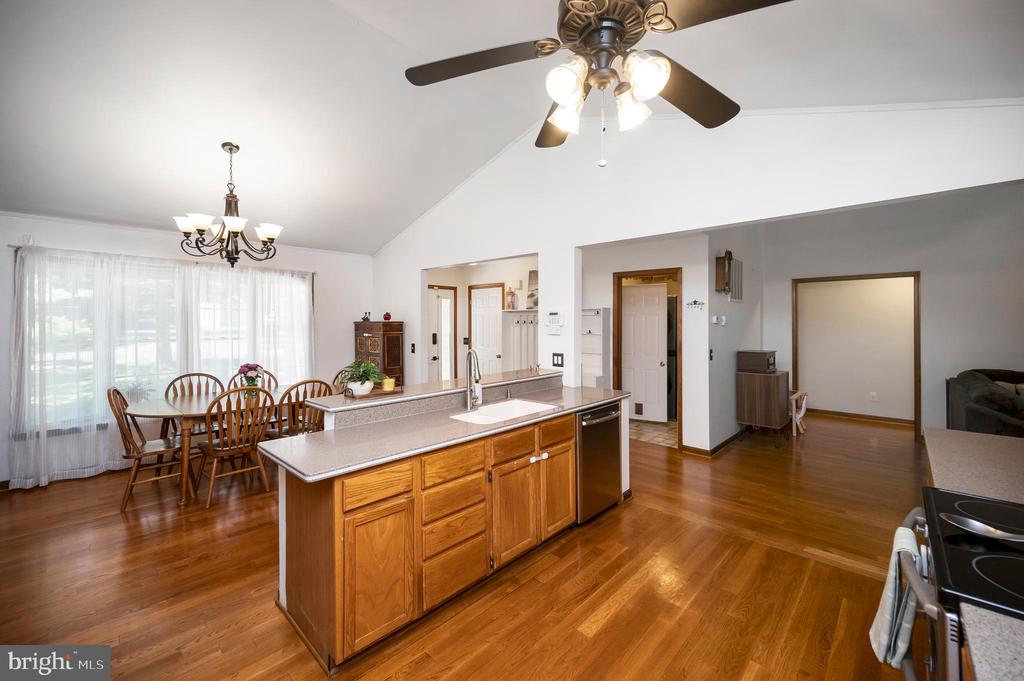 124 REPUBLIC AVE, LOCUST GROVE, Virginia 22508, 3 Bedrooms Bedrooms, ,2 BathroomsBathrooms,Residential,124 REPUBLIC AVE,VAOR2014222 MLS # VAOR2014222