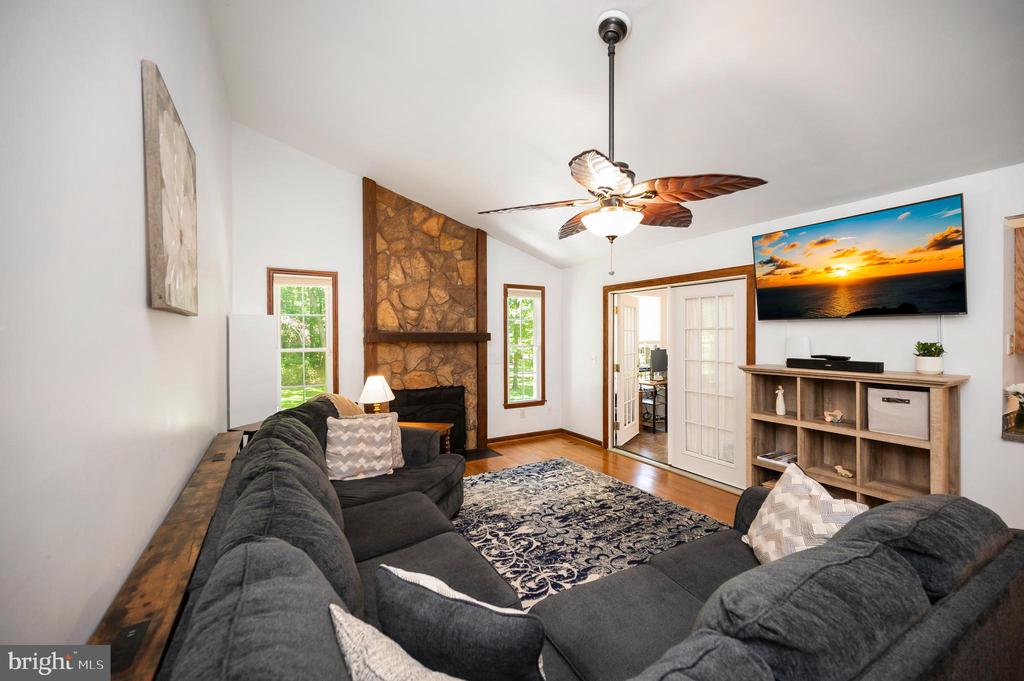 124 REPUBLIC AVE, LOCUST GROVE, Virginia 22508, 3 Bedrooms Bedrooms, ,2 BathroomsBathrooms,Residential,124 REPUBLIC AVE,VAOR2014222 MLS # VAOR2014222