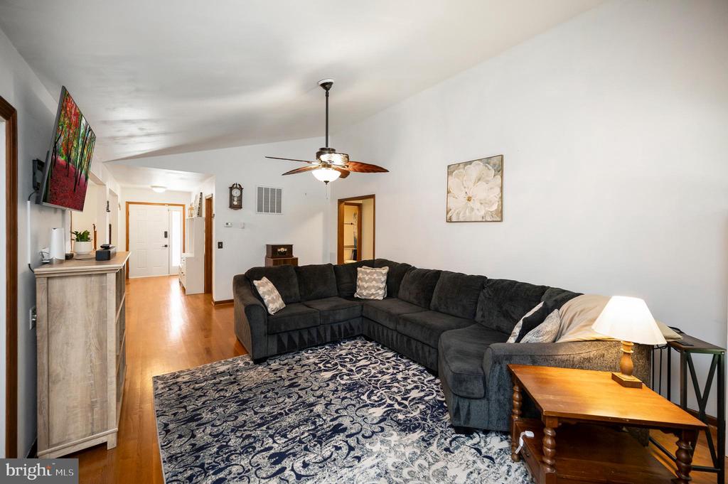 124 REPUBLIC AVE, LOCUST GROVE, Virginia 22508, 3 Bedrooms Bedrooms, ,2 BathroomsBathrooms,Residential,124 REPUBLIC AVE,VAOR2014222 MLS # VAOR2014222