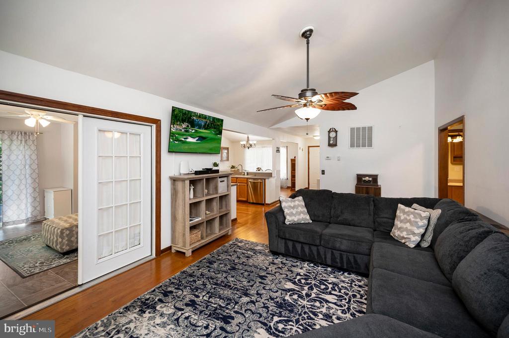124 REPUBLIC AVE, LOCUST GROVE, Virginia 22508, 3 Bedrooms Bedrooms, ,2 BathroomsBathrooms,Residential,124 REPUBLIC AVE,VAOR2014222 MLS # VAOR2014222