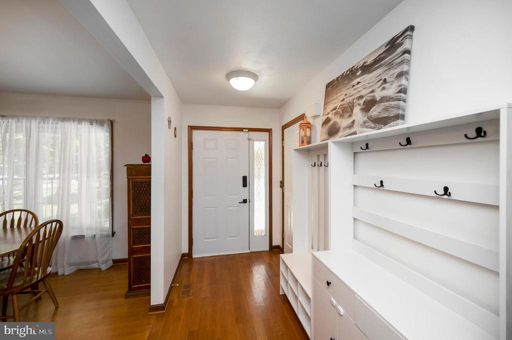 124 REPUBLIC AVE, LOCUST GROVE, Virginia 22508, 3 Bedrooms Bedrooms, ,2 BathroomsBathrooms,Residential,124 REPUBLIC AVE,VAOR2014222 MLS # VAOR2014222