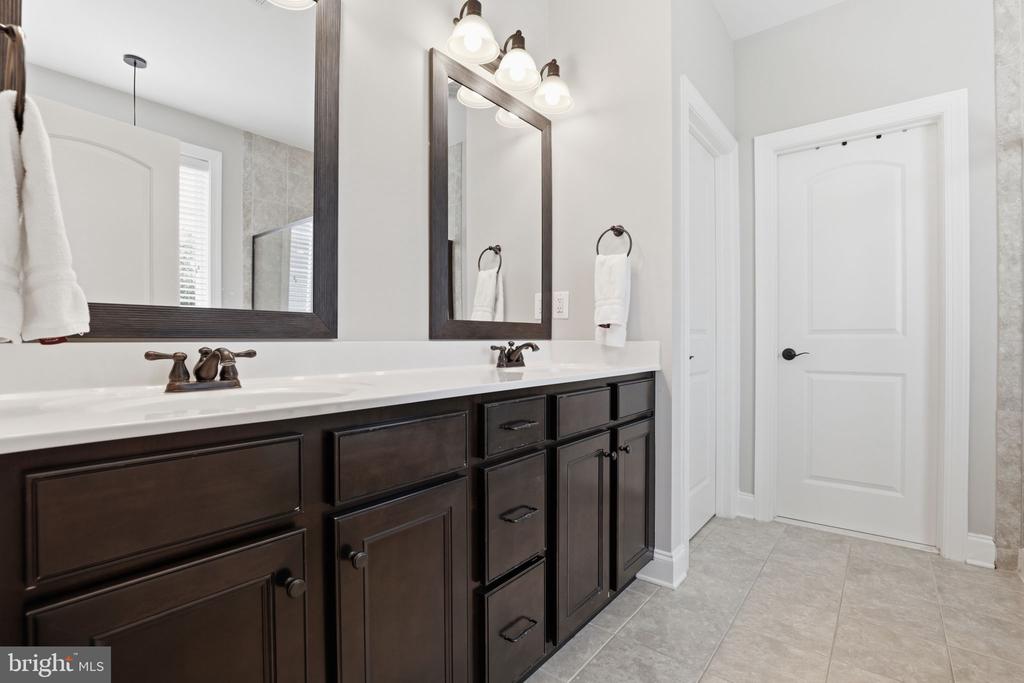 8046 SIDE HILL DR, WARRENTON, Virginia 20187, 5 Bedrooms Bedrooms, ,3 BathroomsBathrooms,Residential,8046 SIDE HILL DR,VAFQ2022334 MLS # VAFQ2022334