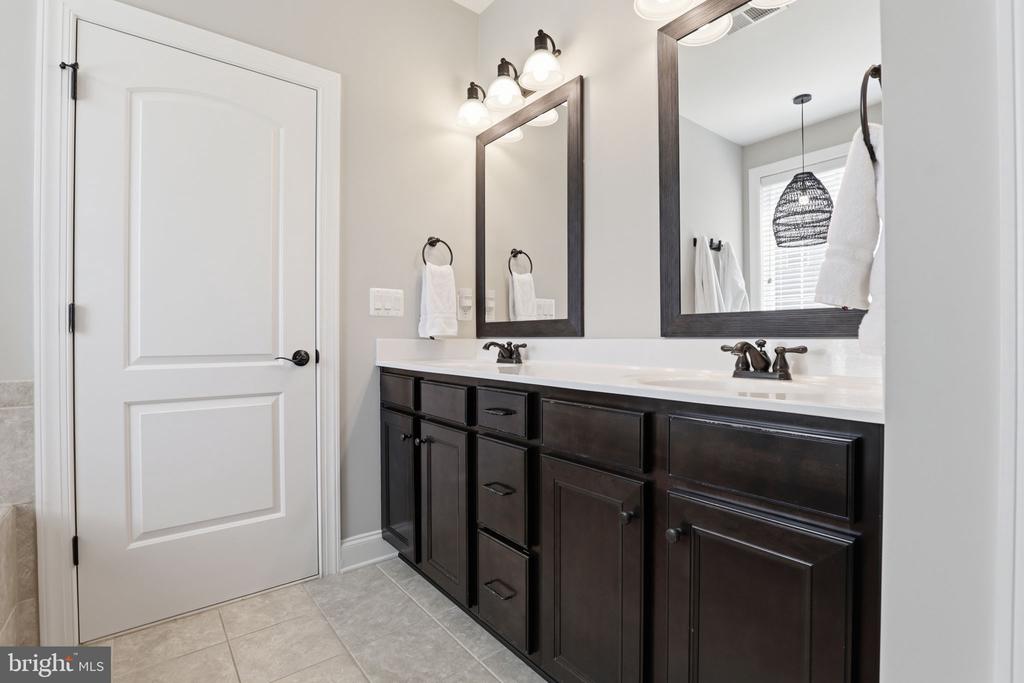 8046 SIDE HILL DR, WARRENTON, Virginia 20187, 5 Bedrooms Bedrooms, ,3 BathroomsBathrooms,Residential,8046 SIDE HILL DR,VAFQ2022334 MLS # VAFQ2022334