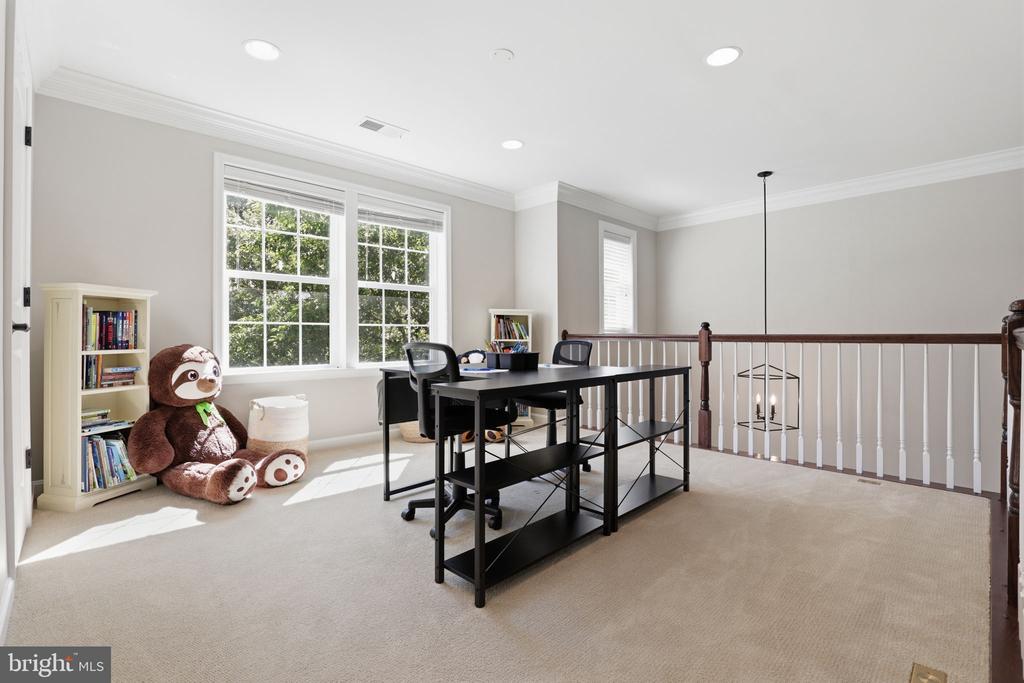 8046 SIDE HILL DR, WARRENTON, Virginia 20187, 5 Bedrooms Bedrooms, ,3 BathroomsBathrooms,Residential,8046 SIDE HILL DR,VAFQ2022334 MLS # VAFQ2022334