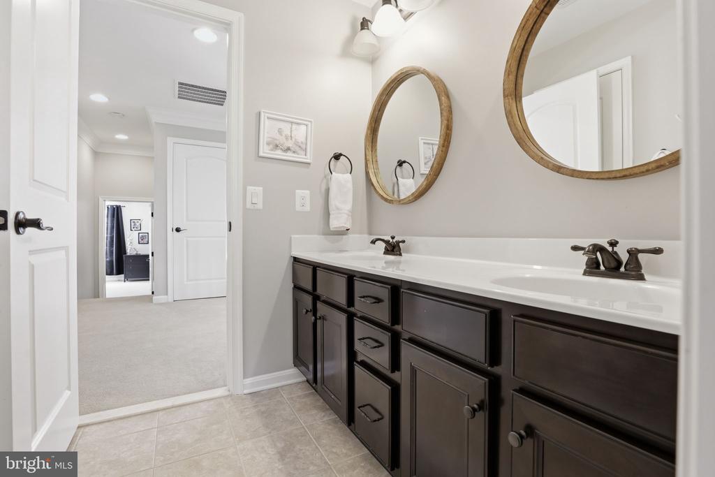 8046 SIDE HILL DR, WARRENTON, Virginia 20187, 5 Bedrooms Bedrooms, ,3 BathroomsBathrooms,Residential,8046 SIDE HILL DR,VAFQ2022334 MLS # VAFQ2022334