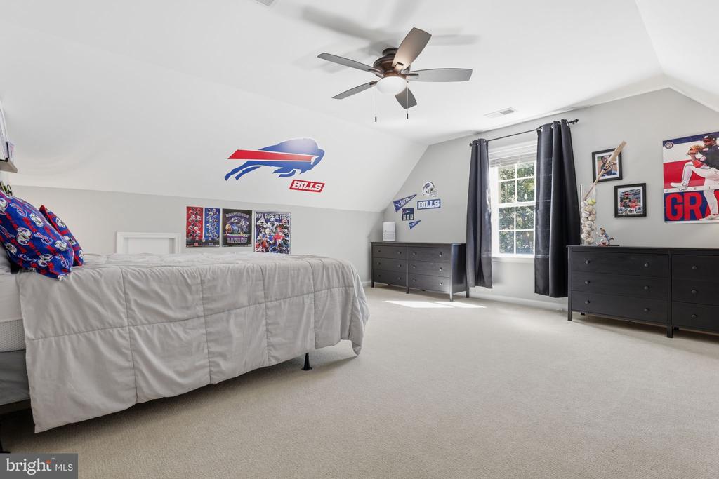 8046 SIDE HILL DR, WARRENTON, Virginia 20187, 5 Bedrooms Bedrooms, ,3 BathroomsBathrooms,Residential,8046 SIDE HILL DR,VAFQ2022334 MLS # VAFQ2022334