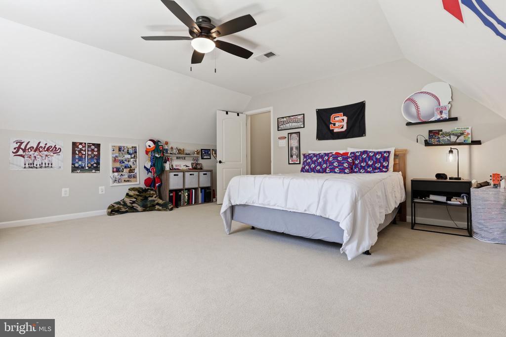 8046 SIDE HILL DR, WARRENTON, Virginia 20187, 5 Bedrooms Bedrooms, ,3 BathroomsBathrooms,Residential,8046 SIDE HILL DR,VAFQ2022334 MLS # VAFQ2022334