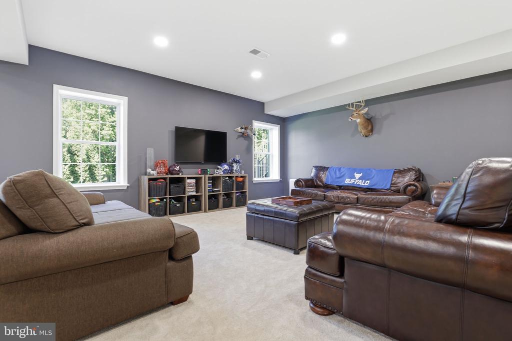 8046 SIDE HILL DR, WARRENTON, Virginia 20187, 5 Bedrooms Bedrooms, ,3 BathroomsBathrooms,Residential,8046 SIDE HILL DR,VAFQ2022334 MLS # VAFQ2022334