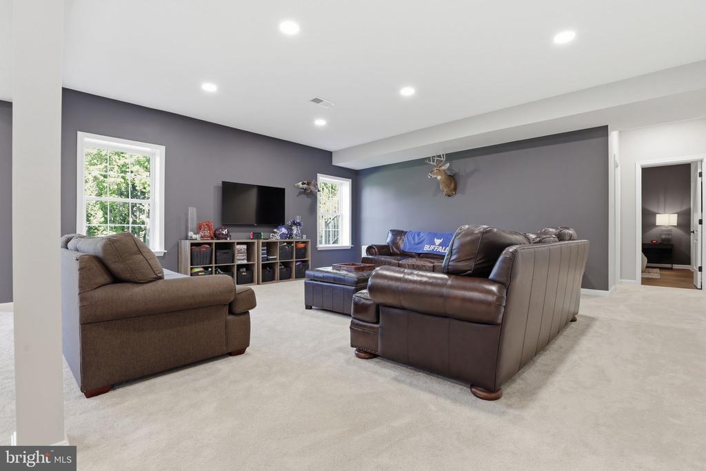 8046 SIDE HILL DR, WARRENTON, Virginia 20187, 5 Bedrooms Bedrooms, ,3 BathroomsBathrooms,Residential,8046 SIDE HILL DR,VAFQ2022334 MLS # VAFQ2022334