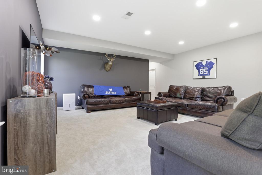 8046 SIDE HILL DR, WARRENTON, Virginia 20187, 5 Bedrooms Bedrooms, ,3 BathroomsBathrooms,Residential,8046 SIDE HILL DR,VAFQ2022334 MLS # VAFQ2022334