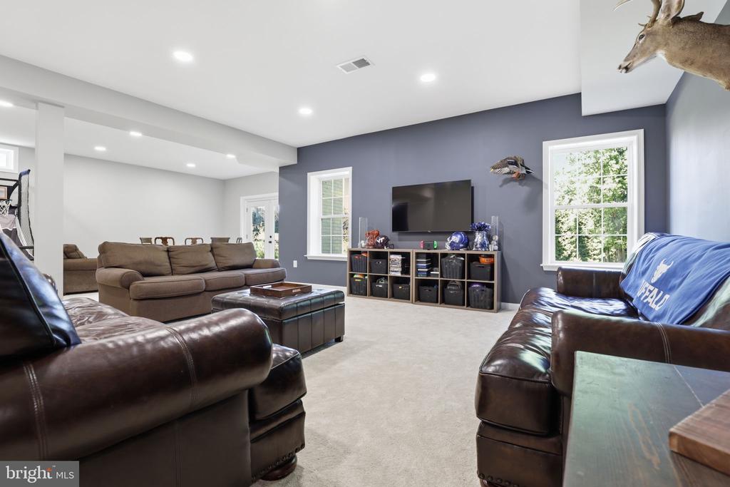 8046 SIDE HILL DR, WARRENTON, Virginia 20187, 5 Bedrooms Bedrooms, ,3 BathroomsBathrooms,Residential,8046 SIDE HILL DR,VAFQ2022334 MLS # VAFQ2022334