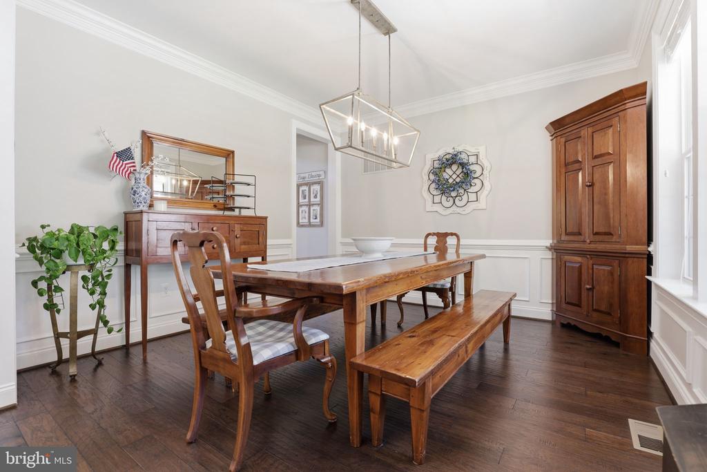 8046 SIDE HILL DR, WARRENTON, Virginia 20187, 5 Bedrooms Bedrooms, ,3 BathroomsBathrooms,Residential,8046 SIDE HILL DR,VAFQ2022334 MLS # VAFQ2022334