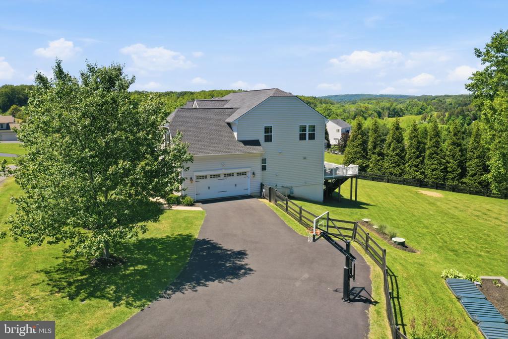 8046 SIDE HILL DR, WARRENTON, Virginia 20187, 5 Bedrooms Bedrooms, ,3 BathroomsBathrooms,Residential,8046 SIDE HILL DR,VAFQ2022334 MLS # VAFQ2022334