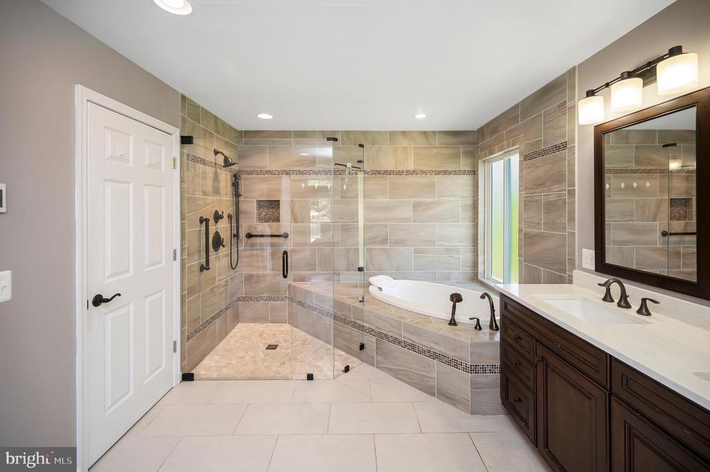 110 LEE CIR, LOCUST GROVE, Virginia 22508, 5 Bedrooms Bedrooms, ,4 BathroomsBathrooms,Residential,110 LEE CIR,VAOR2014346 MLS # VAOR2014346