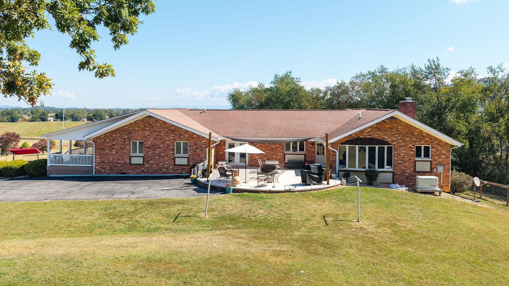 5323 LEE JACKSON HWY, GREENVILLE, Virginia 24440, 4 Bedrooms Bedrooms, ,2 BathroomsBathrooms,Residential,5323 LEE JACKSON HWY,678025 MLS # 678025