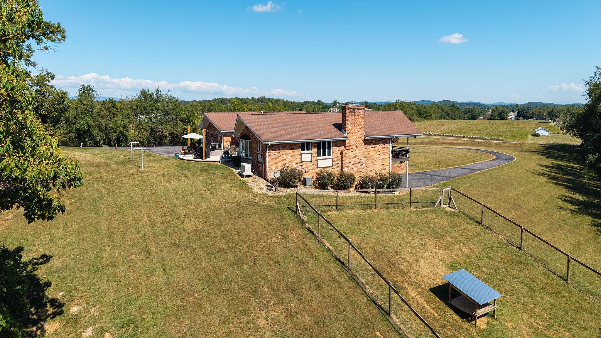 5323 LEE JACKSON HWY, GREENVILLE, Virginia 24440, 4 Bedrooms Bedrooms, ,2 BathroomsBathrooms,Residential,5323 LEE JACKSON HWY,678025 MLS # 678025