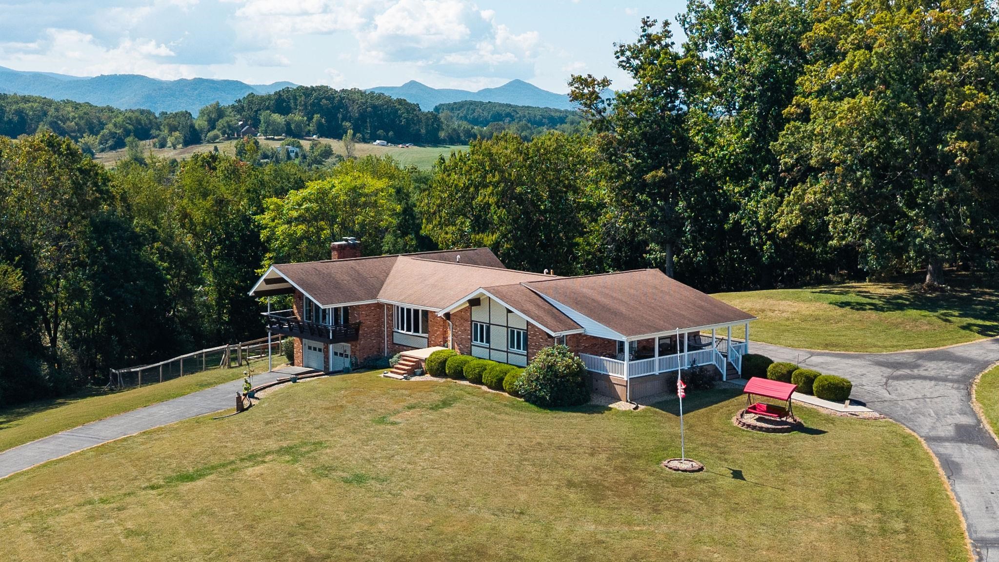 5323 LEE JACKSON HWY, GREENVILLE, Virginia 24440, 4 Bedrooms Bedrooms, ,2 BathroomsBathrooms,Residential,5323 LEE JACKSON HWY,678025 MLS # 678025