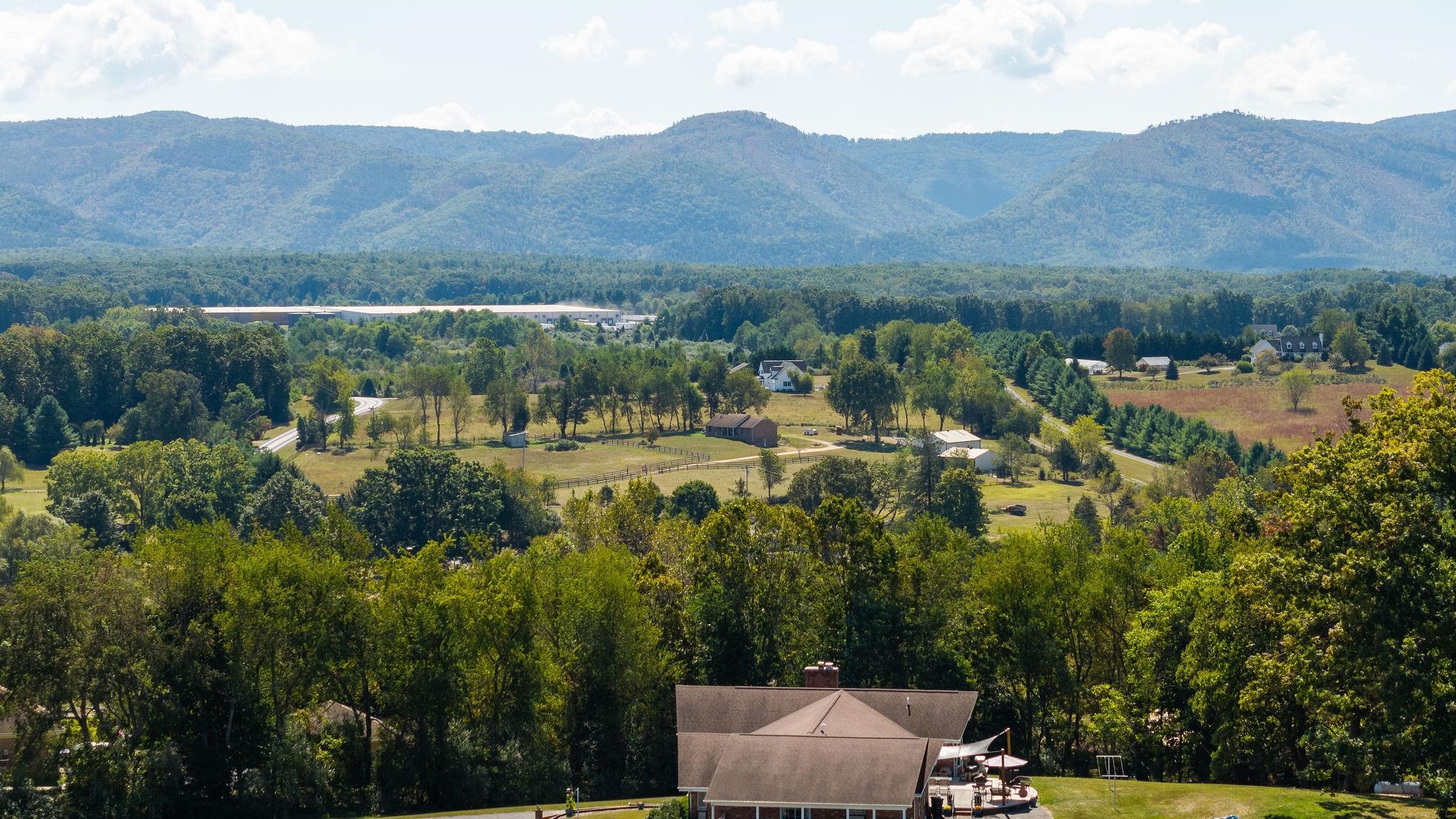 5323 LEE JACKSON HWY, GREENVILLE, Virginia 24440, 4 Bedrooms Bedrooms, ,2 BathroomsBathrooms,Residential,5323 LEE JACKSON HWY,678025 MLS # 678025