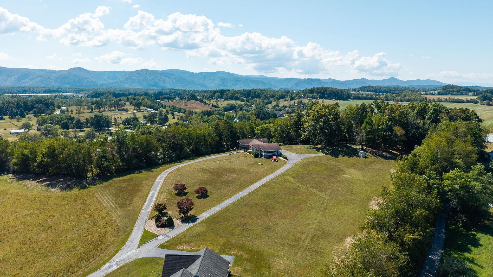 5323 LEE JACKSON HWY, GREENVILLE, Virginia 24440, 4 Bedrooms Bedrooms, ,2 BathroomsBathrooms,Residential,5323 LEE JACKSON HWY,678025 MLS # 678025