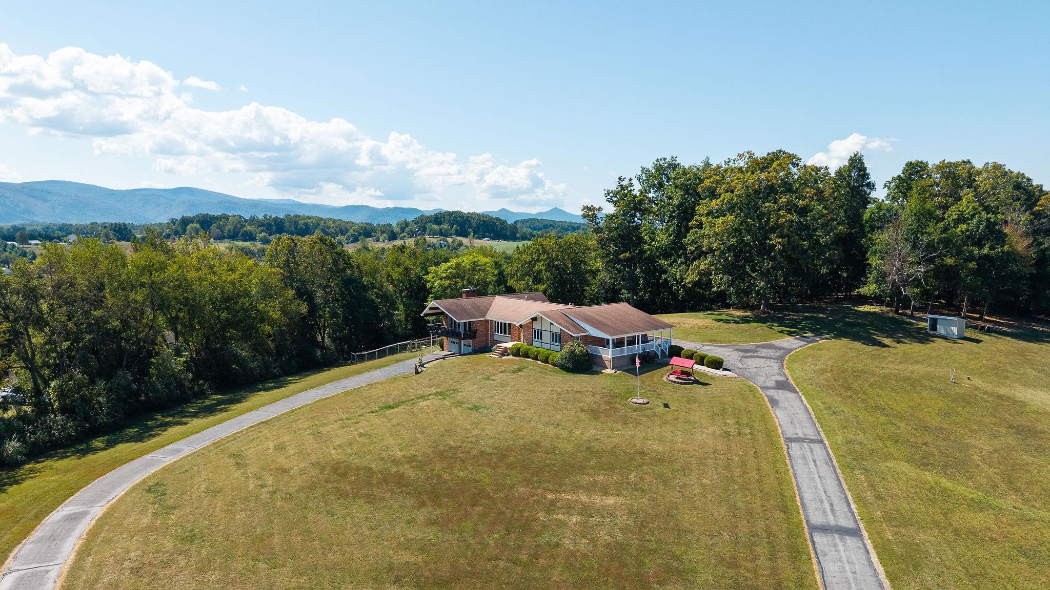 5323 LEE JACKSON HWY, GREENVILLE, Virginia 24440, 4 Bedrooms Bedrooms, ,2 BathroomsBathrooms,Residential,5323 LEE JACKSON HWY,678025 MLS # 678025