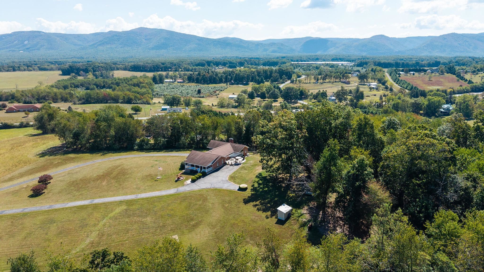 5323 LEE JACKSON HWY, GREENVILLE, Virginia 24440, 4 Bedrooms Bedrooms, ,2 BathroomsBathrooms,Residential,5323 LEE JACKSON HWY,678025 MLS # 678025