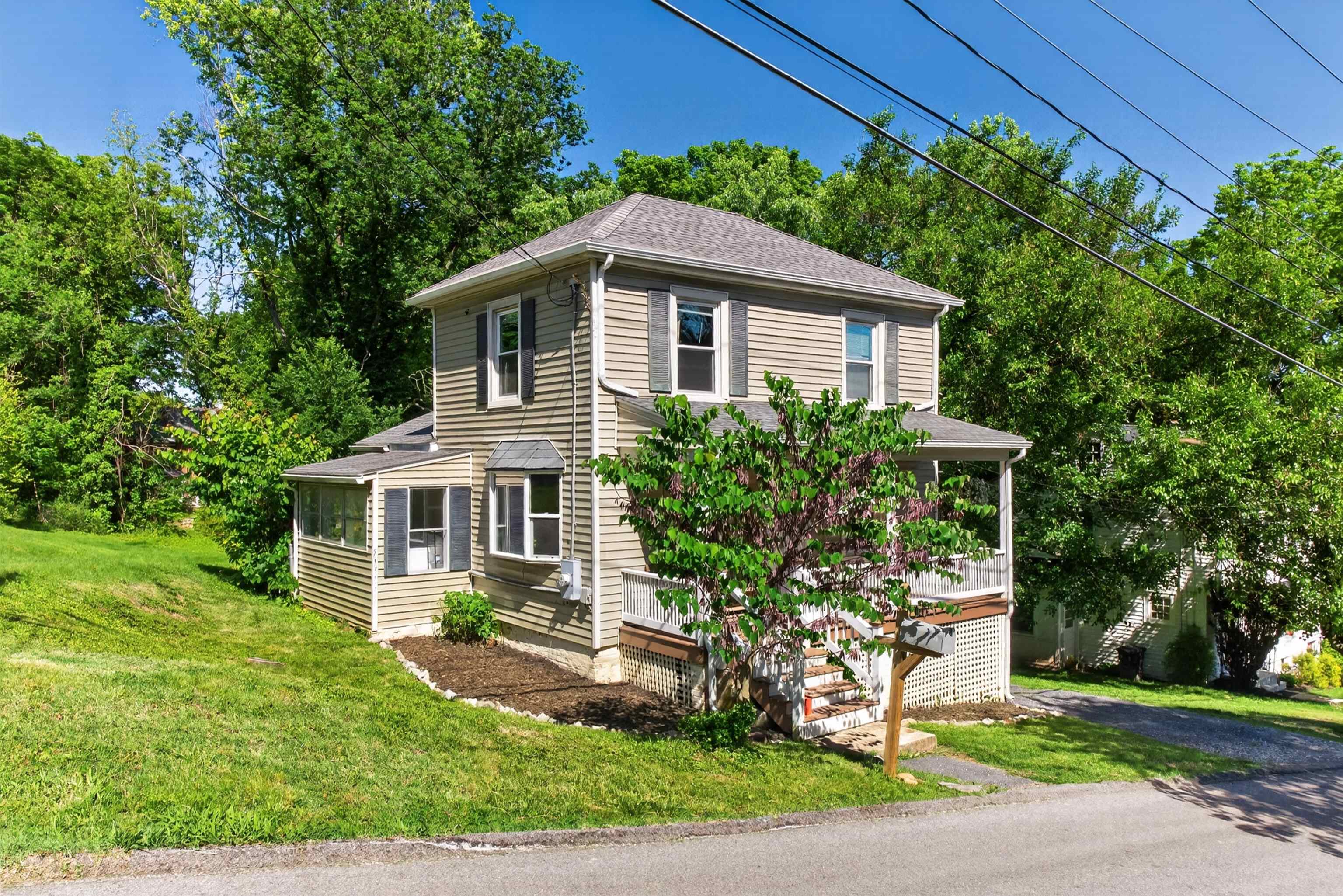 215 VIRGINIA AVE, STAUNTON, Virginia 24401, 2 Bedrooms Bedrooms, ,2 BathroomsBathrooms,Residential,215 VIRGINIA AVE,678027 MLS # 678027 215 VIRGINIA AVE, STAUNTON, Virginia 24401, 2 Bedrooms Bedrooms, ,2 BathroomsBathrooms,Residential,215 VIRGINIA AVE,678027 MLS # 678027