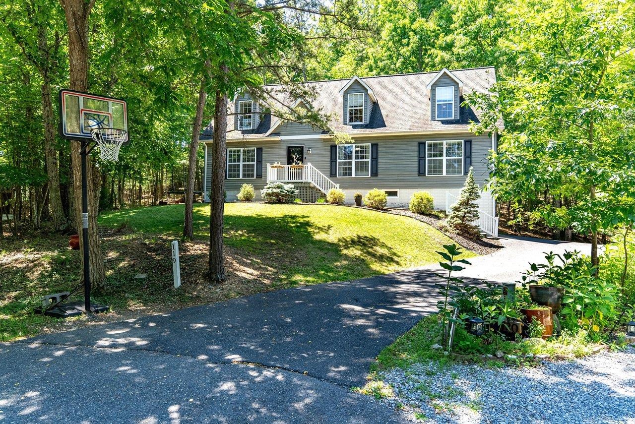 119 BURNERS CIR, MCGAHEYSVILLE, Virginia 22840, 5 Bedrooms Bedrooms, ,3 BathroomsBathrooms,Residential,119 BURNERS CIR,678033 MLS # 678033 119 BURNERS CIR, MCGAHEYSVILLE, Virginia 22840, 5 Bedrooms Bedrooms, ,3 BathroomsBathrooms,Residential,119 BURNERS CIR,678033 MLS # 678033