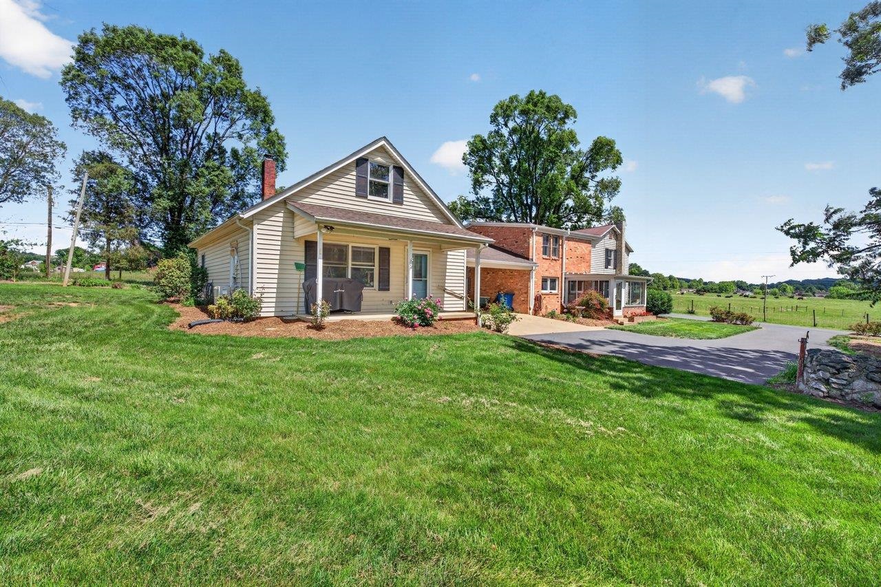 3398 OLD THIRTY THREE RD, ROCKINGHAM, Virginia 22801, 5 Bedrooms Bedrooms, ,3 BathroomsBathrooms,Residential,3398 OLD THIRTY THREE RD,678034 MLS # 678034 3398 OLD THIRTY THREE RD, ROCKINGHAM, Virginia 22801, 5 Bedrooms Bedrooms, ,3 BathroomsBathrooms,Residential,3398 OLD THIRTY THREE RD,678034 MLS # 678034