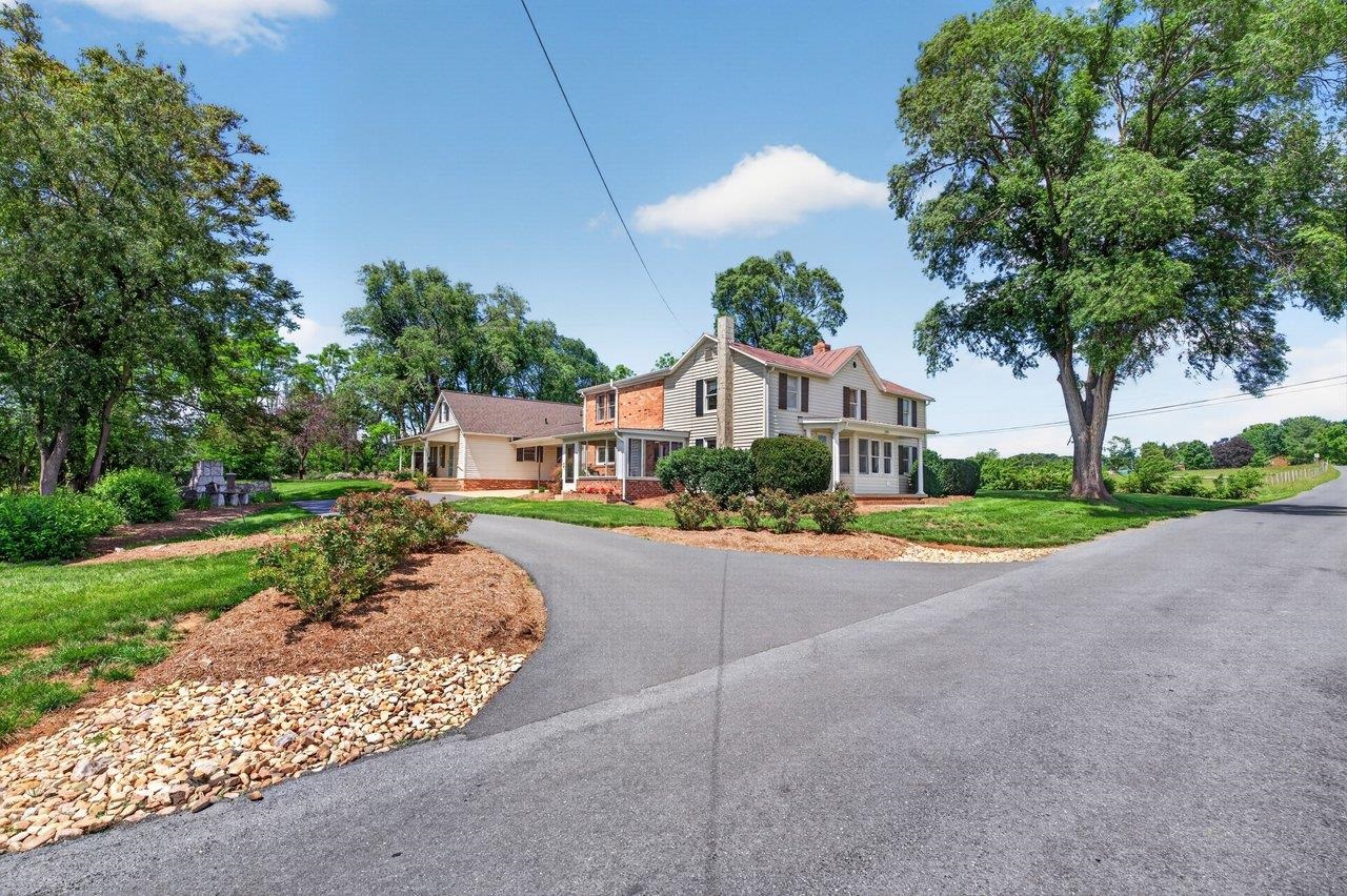 3398 OLD THIRTY THREE RD, ROCKINGHAM, Virginia 22801, 5 Bedrooms Bedrooms, ,3 BathroomsBathrooms,Residential,3398 OLD THIRTY THREE RD,678034 MLS # 678034 3398 OLD THIRTY THREE RD, ROCKINGHAM, Virginia 22801, 5 Bedrooms Bedrooms, ,3 BathroomsBathrooms,Residential,3398 OLD THIRTY THREE RD,678034 MLS # 678034