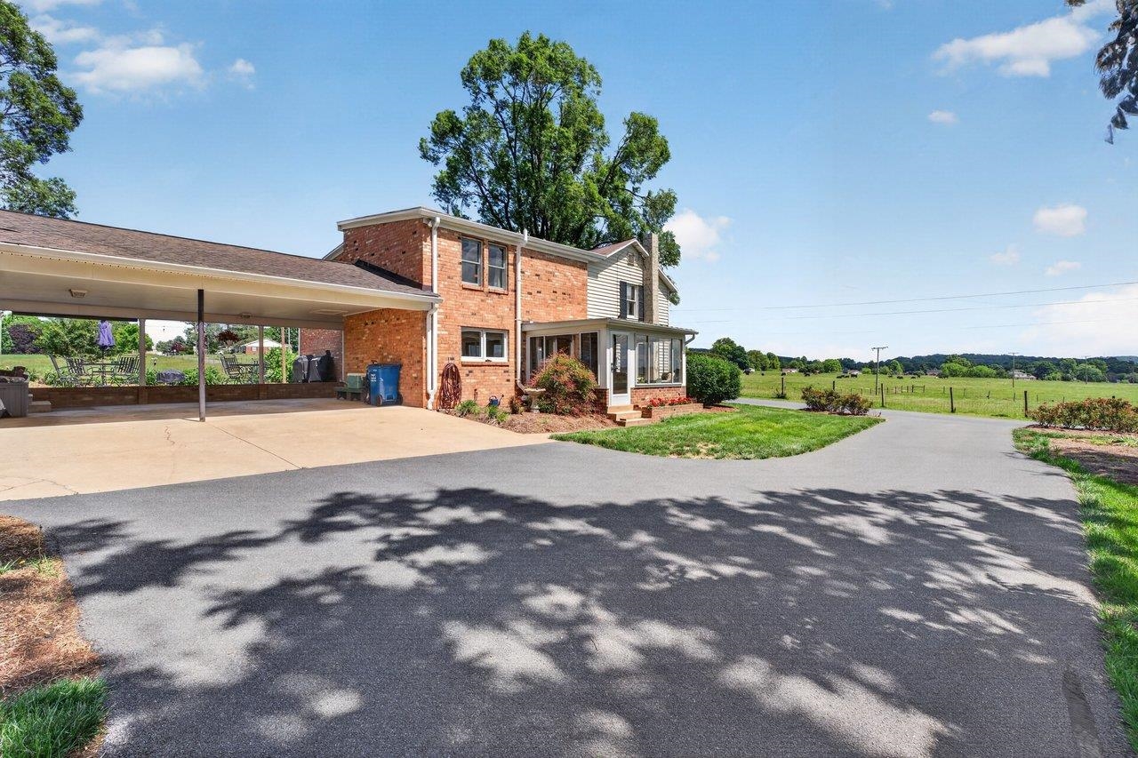 3398 OLD THIRTY THREE RD, ROCKINGHAM, Virginia 22801, 5 Bedrooms Bedrooms, ,3 BathroomsBathrooms,Residential,3398 OLD THIRTY THREE RD,678034 MLS # 678034 3398 OLD THIRTY THREE RD, ROCKINGHAM, Virginia 22801, 5 Bedrooms Bedrooms, ,3 BathroomsBathrooms,Residential,3398 OLD THIRTY THREE RD,678034 MLS # 678034