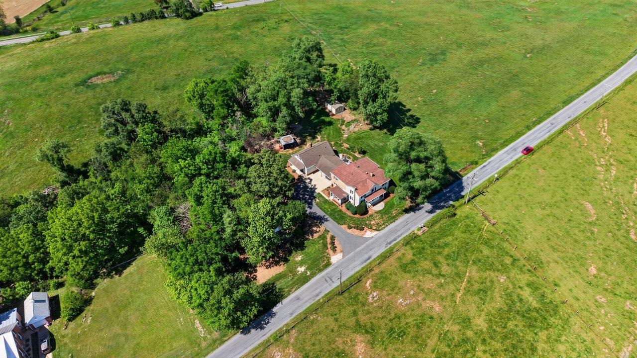 3398 OLD THIRTY THREE RD, ROCKINGHAM, Virginia 22801, 5 Bedrooms Bedrooms, ,3 BathroomsBathrooms,Residential,3398 OLD THIRTY THREE RD,678034 MLS # 678034 3398 OLD THIRTY THREE RD, ROCKINGHAM, Virginia 22801, 5 Bedrooms Bedrooms, ,3 BathroomsBathrooms,Residential,3398 OLD THIRTY THREE RD,678034 MLS # 678034