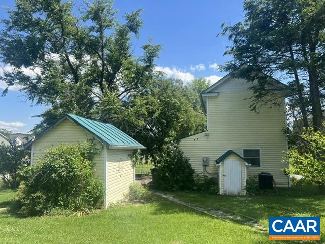 This image shows the rear of the house. The next picture demonstrates what it could look like with just a little bit of sweat equity.