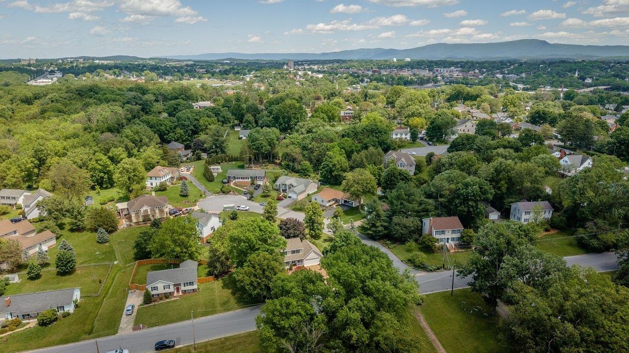 626 SUNRISE AVE, HARRISONBURG, Virginia 22801, 3 Bedrooms Bedrooms, ,2 BathroomsBathrooms,Residential,626 SUNRISE AVE,677776 MLS # 677776