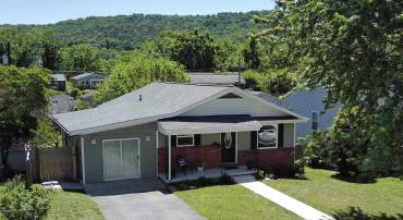 604 MARKET ST, WAYNESBORO, Virginia 22980, 4 Bedrooms Bedrooms, ,3 BathroomsBathrooms,Residential,604 MARKET ST,677933 MLS # 677933