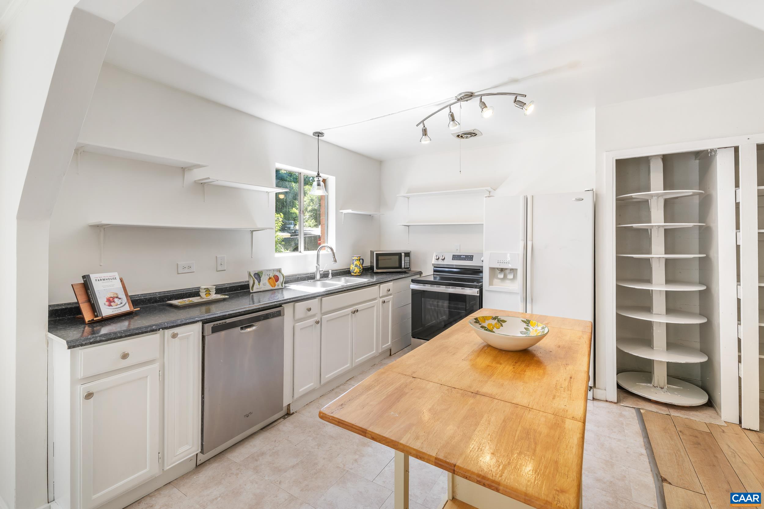 1508 TRAILRIDGE RD, CHARLOTTESVILLE, Virginia 22903, 4 Bedrooms Bedrooms, ,3 BathroomsBathrooms,Residential,1508 TRAILRIDGE RD,678061 MLS # 678061