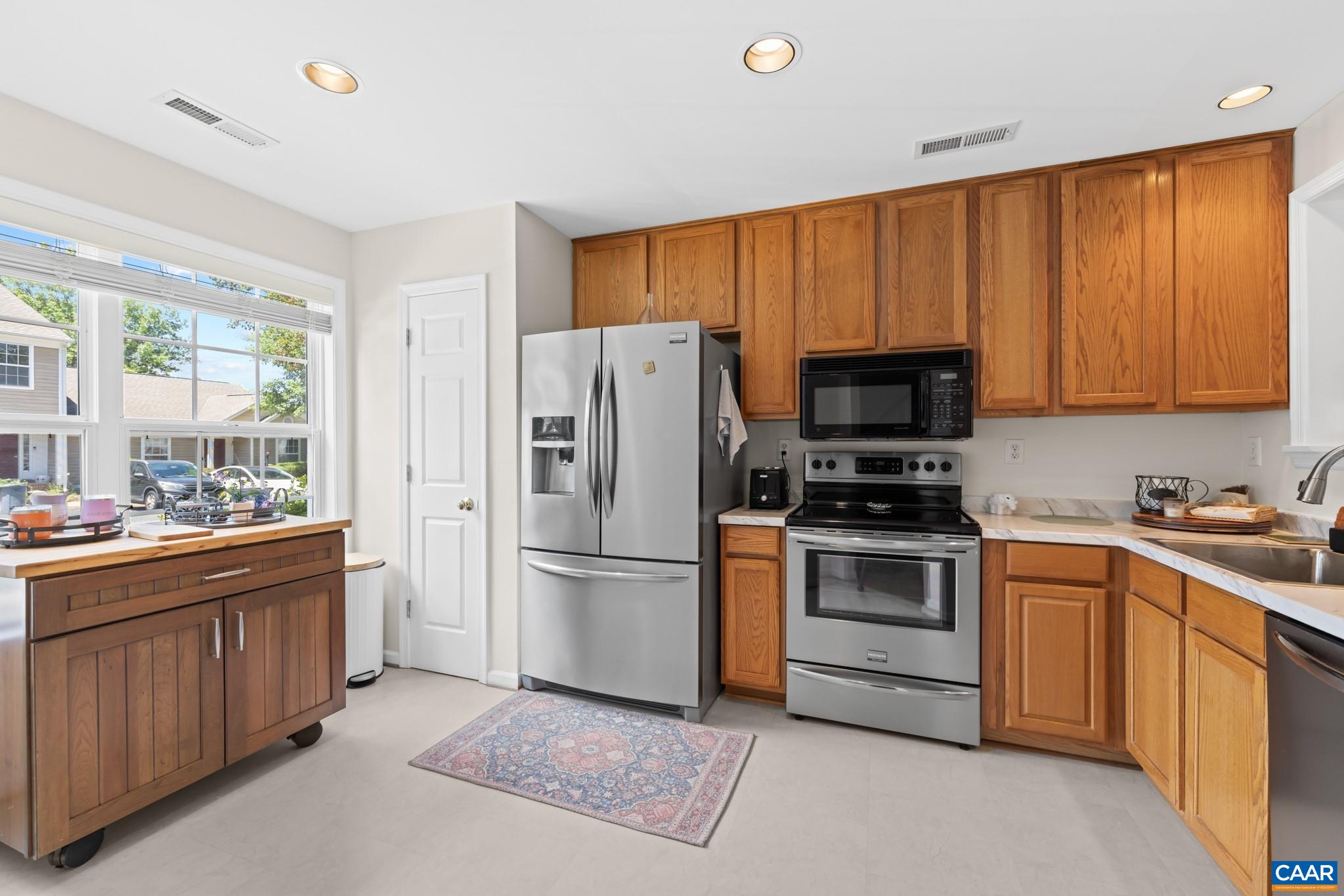 996 RIVER RUN DR, CHARLOTTESVILLE, Virginia 22901, 2 Bedrooms Bedrooms, ,2 BathroomsBathrooms,Residential,Parcel #062D1-0300G-00400 - Lot 4, Block G, Sectio,996 RIVER RUN DR,678062 MLS # 678062 996 RIVER RUN DR, CHARLOTTESVILLE, Virginia 22901, 2 Bedrooms Bedrooms, ,2 BathroomsBathrooms,Residential,Parcel #062D1-0300G-00400 - Lot 4, Block G, Sectio,996 RIVER RUN DR,678062 MLS # 678062