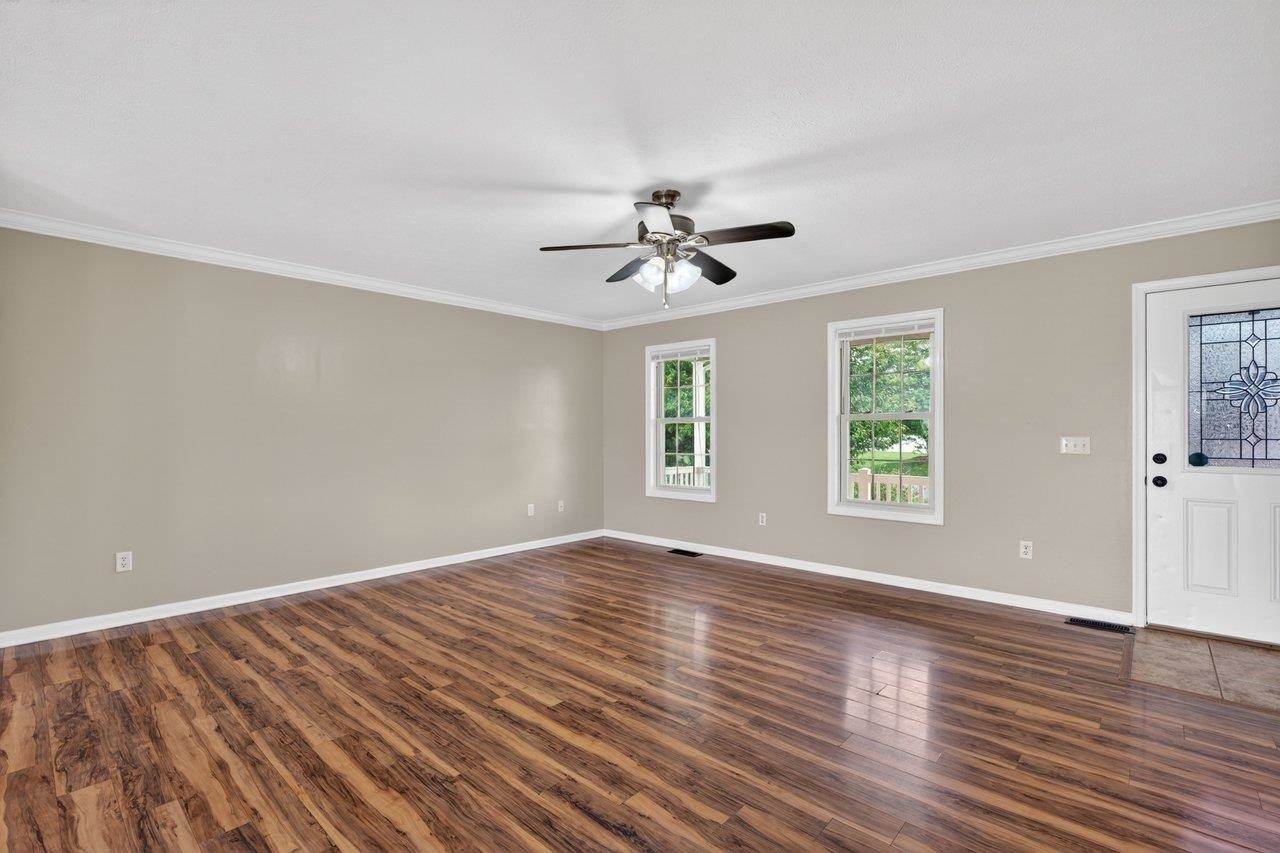 Easy care Laminate flooring and a ceiling fan Easy care Laminate flooring and a ceiling fan