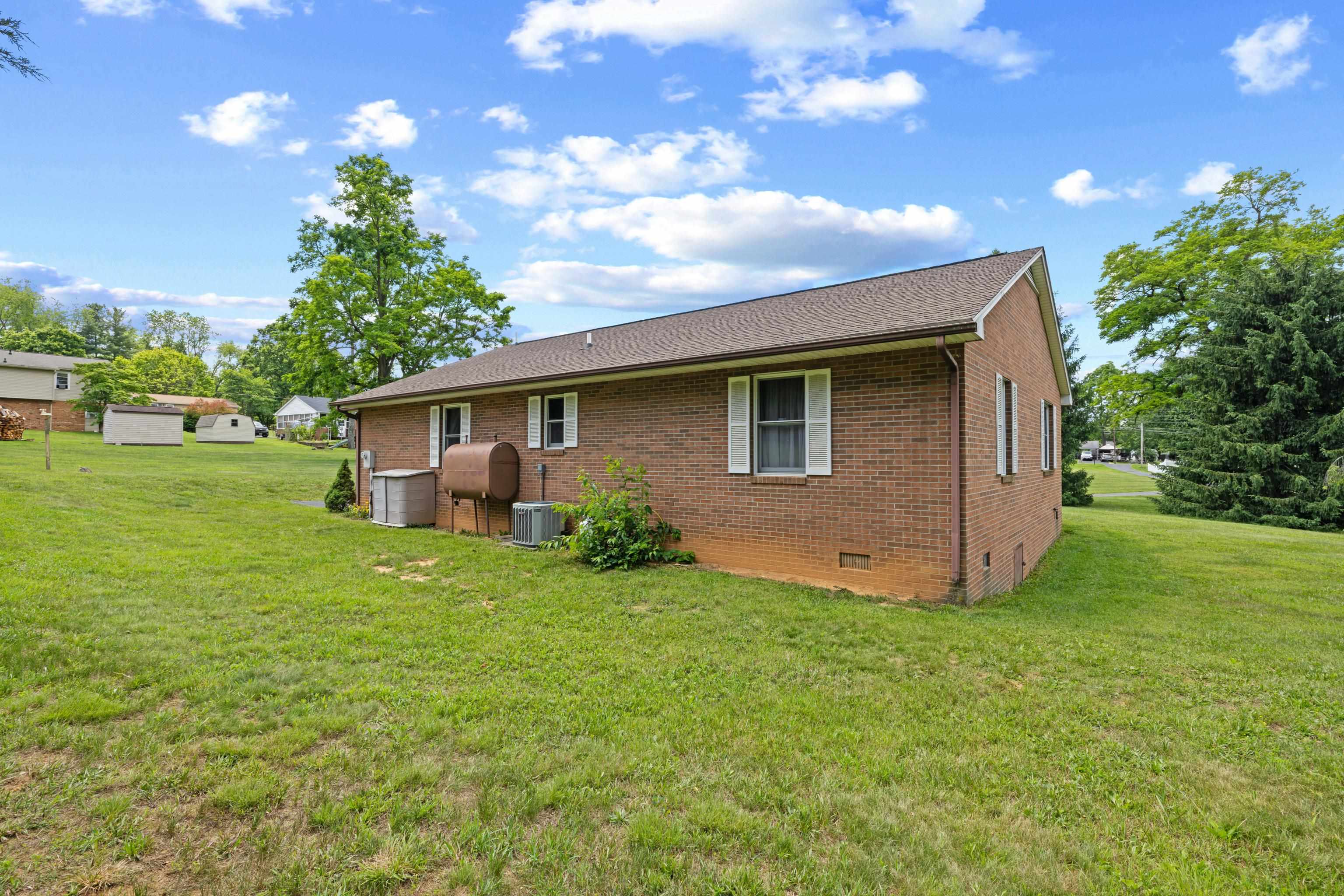 902 AUGUSTA FARMS RD, STUARTS DRAFT, Virginia 24477, 2 Bedrooms Bedrooms, ,1 BathroomBathrooms,Residential,902 AUGUSTA FARMS RD,678072 MLS # 678072 902 AUGUSTA FARMS RD, STUARTS DRAFT, Virginia 24477, 2 Bedrooms Bedrooms, ,1 BathroomBathrooms,Residential,902 AUGUSTA FARMS RD,678072 MLS # 678072
