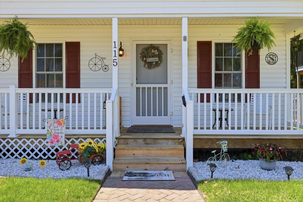 115 HODGE ST, STUARTS DRAFT, Virginia 24477, 3 Bedrooms Bedrooms, ,2 BathroomsBathrooms,Residential,115 HODGE ST,678081 MLS # 678081 115 HODGE ST, STUARTS DRAFT, Virginia 24477, 3 Bedrooms Bedrooms, ,2 BathroomsBathrooms,Residential,115 HODGE ST,678081 MLS # 678081