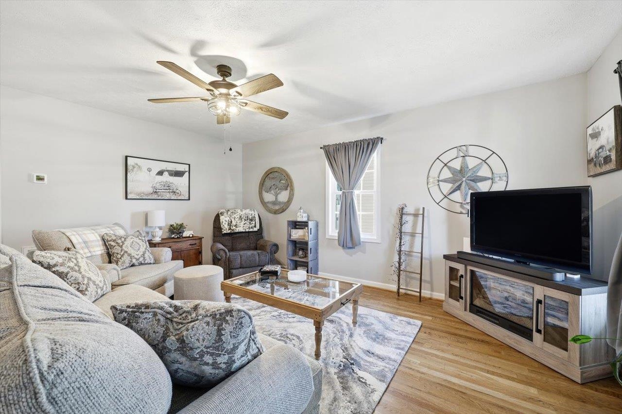 115 HODGE ST, STUARTS DRAFT, Virginia 24477, 3 Bedrooms Bedrooms, ,2 BathroomsBathrooms,Residential,115 HODGE ST,678081 MLS # 678081 115 HODGE ST, STUARTS DRAFT, Virginia 24477, 3 Bedrooms Bedrooms, ,2 BathroomsBathrooms,Residential,115 HODGE ST,678081 MLS # 678081