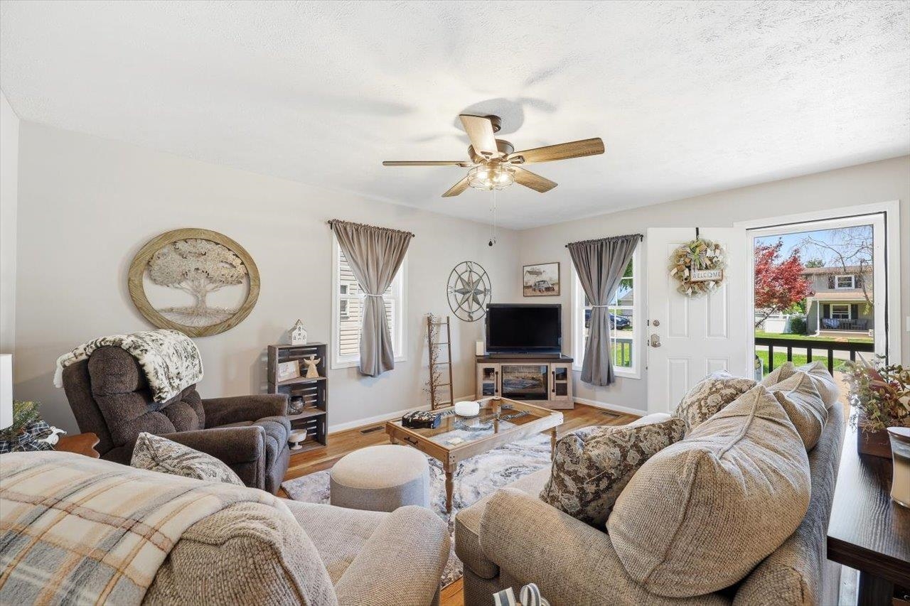 115 HODGE ST, STUARTS DRAFT, Virginia 24477, 3 Bedrooms Bedrooms, ,2 BathroomsBathrooms,Residential,115 HODGE ST,678081 MLS # 678081 115 HODGE ST, STUARTS DRAFT, Virginia 24477, 3 Bedrooms Bedrooms, ,2 BathroomsBathrooms,Residential,115 HODGE ST,678081 MLS # 678081