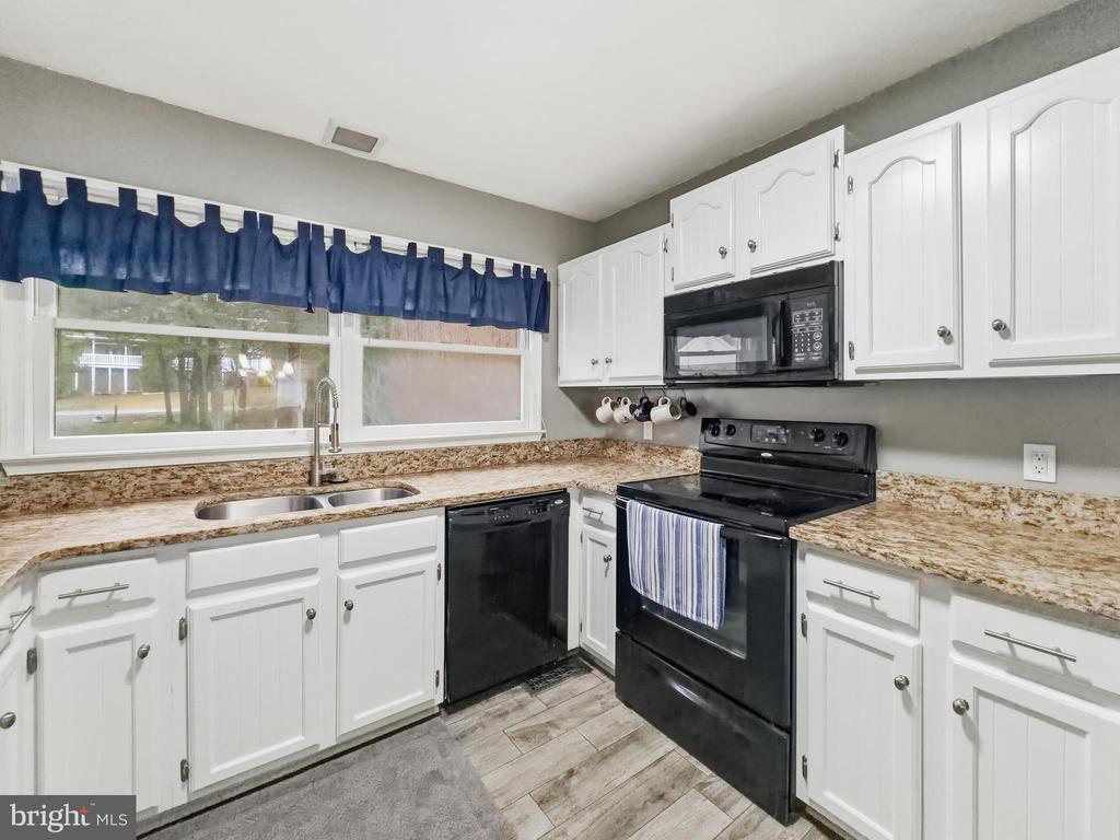 1353 LAKEVIEW PKWY, LOCUST GROVE, Virginia 22508, 3 Bedrooms Bedrooms, ,2 BathroomsBathrooms,Residential,1353 LAKEVIEW PKWY,VAOR2014388 MLS # VAOR2014388