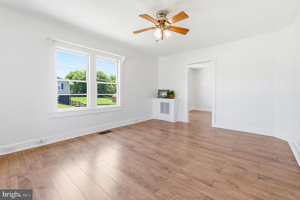 522 LURAY AVE, LURAY, Virginia 22835, 2 Bedrooms Bedrooms, ,1 BathroomBathrooms,Residential,522 LURAY AVE,VAPA2006526 MLS # VAPA2006526 522 LURAY AVE, LURAY, Virginia 22835, 2 Bedrooms Bedrooms, ,1 BathroomBathrooms,Residential,522 LURAY AVE,VAPA2006526 MLS # VAPA2006526