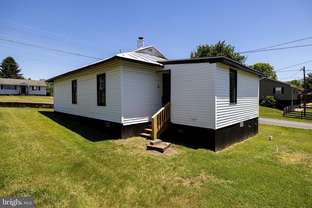 522 LURAY AVE, LURAY, Virginia 22835, 2 Bedrooms Bedrooms, ,1 BathroomBathrooms,Residential,522 LURAY AVE,VAPA2006526 MLS # VAPA2006526 522 LURAY AVE, LURAY, Virginia 22835, 2 Bedrooms Bedrooms, ,1 BathroomBathrooms,Residential,522 LURAY AVE,VAPA2006526 MLS # VAPA2006526