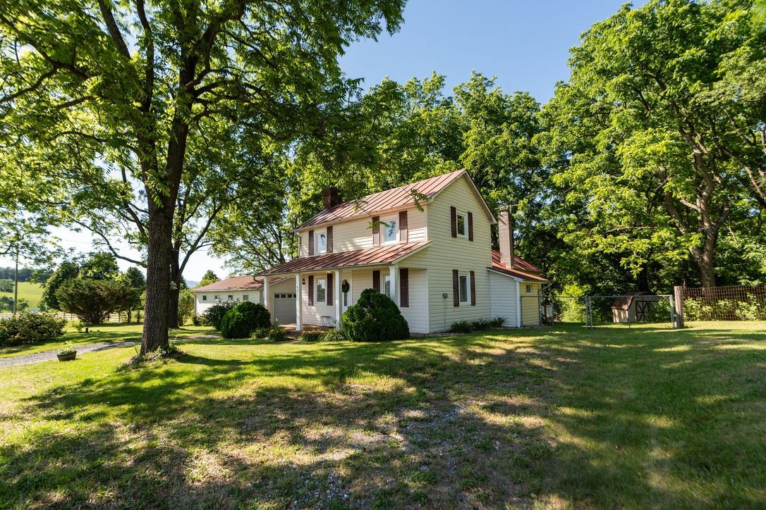 43 SUGAR LOAF RD, STAUNTON, Virginia 24401, 3 Bedrooms Bedrooms, ,1 BathroomBathrooms,Residential,43 SUGAR LOAF RD,678095 MLS # 678095 43 SUGAR LOAF RD, STAUNTON, Virginia 24401, 3 Bedrooms Bedrooms, ,1 BathroomBathrooms,Residential,43 SUGAR LOAF RD,678095 MLS # 678095