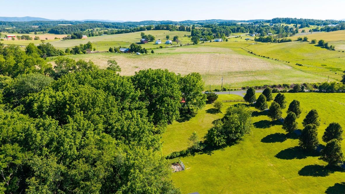 43 SUGAR LOAF RD, STAUNTON, Virginia 24401, 3 Bedrooms Bedrooms, ,1 BathroomBathrooms,Residential,43 SUGAR LOAF RD,678095 MLS # 678095 43 SUGAR LOAF RD, STAUNTON, Virginia 24401, 3 Bedrooms Bedrooms, ,1 BathroomBathrooms,Residential,43 SUGAR LOAF RD,678095 MLS # 678095