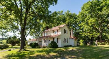 43 SUGAR LOAF RD, STAUNTON, Virginia 24401, 3 Bedrooms Bedrooms, ,1 BathroomBathrooms,Residential,43 SUGAR LOAF RD,678095 MLS # 678095